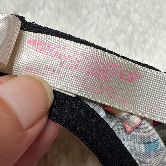 PINK VS Wear Everywhere Printed Push Up Bra Women’s 32C - Picture 9 of 10